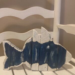 HAND CRAFTED WOODEN FISH DISTRESSED BEACH DECOR Blue White Wall or Shelf Sitter